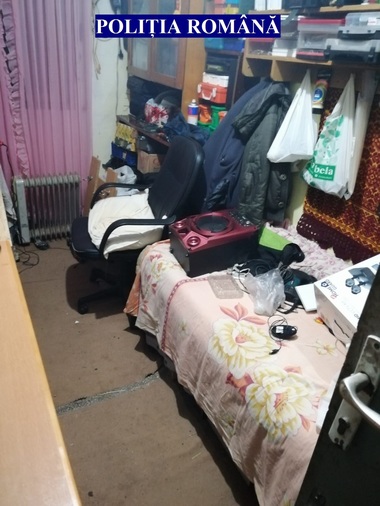 Vâlcea: Bărbat suspectat că a agresat sexual doi copii, de 7 şi 10 ani, reţinut; bărbatul invita copiii în locuinţa sa pentru a le oferi rechizite şcolare