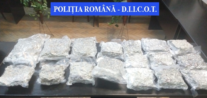 Bărbat reţinut după ce a încercat să introducă în ţară 8 kilograme de cannabis, prin Vama Turnu