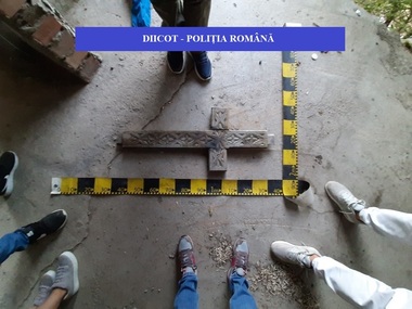 Tânăr din Giurgiu, arestat preventiv după ce ar fi violat o fată de 16 ani; el ar fi făcut acţiuni "de tip satanist" şi a filmat actul sexual