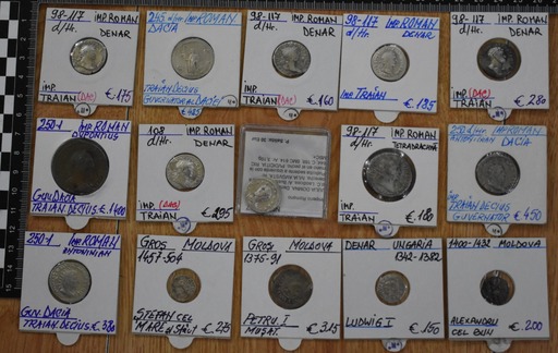 Doi bărbaţi din Bucureşti sunt cercetaţi după ce ar fi încercat să vândă monede antice şi medievale care ar putea face parte din patrimoniul cultural naţional