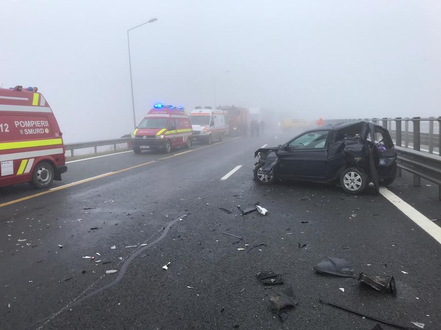 Două femei şi o fetiţă, rănite într-un accident în care au fost implicate patru maşini, pe A3 Gilău-Turda, unde este ceaţă - FOTO, VIDEO