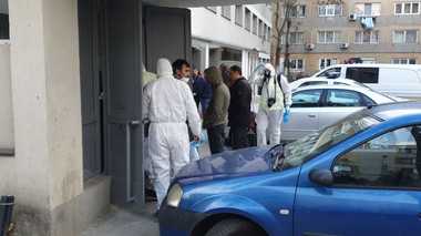 Locatarii blocului din Timişoara de unde au murit doi copii şi o femeie, după o dezinsecţie, evacuaţi; ei vor fi duşi la Urgenţe pentru analize medicale - FOTO
