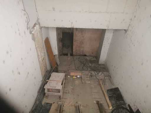 Constanţa: Un lift în care se aflau patru persoane a căzut de la parter la subsol; nicio persoană nu a fost rănită