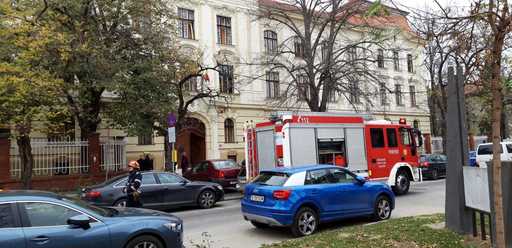 Liceu din Timişoara, evacuat după ce elevii şi profesorii au simţit miros de gaz

