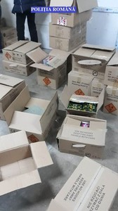 O tonă şi jumătate de materiale pirotehnice, confiscate de poliţiştii din Brăila dintr-un depozit