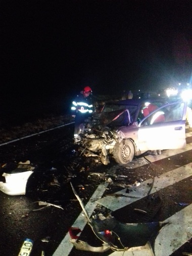 Accident grav pe DN2, în judeţul Ialomiţa - patru persoane au fost rănite, iar autovehiculele implicate au fost complet distruse - FOTO