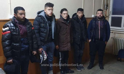 Douăzeci de cetăţeni străini, depistaţi la Vărşand, Borş şi Nădlac II când încercau să treacă ilegal frontiera - FOTO