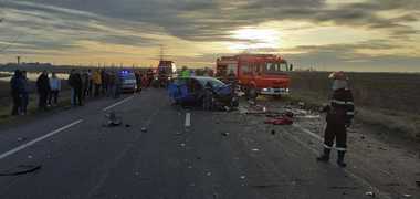 Trei persoane au murit şi alte patru au fost rănite într-un accident produs pe DN 2, în judeţul Ialomiţa; a fost activat Planul roşu de intervenţie - FOTO