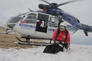 UPDATE - ”Zi de foc” pe munte - Salvamontiştii au avut 37 de intervenţii, în a doua zi de Crăciun, cele mai multe în Sinaia şi Predeal/ Folosirea de mijloace improvizate de alunecare pe zăpadă şi gradul mare de încărcare al pârtiilor - cauze ale accidentelor