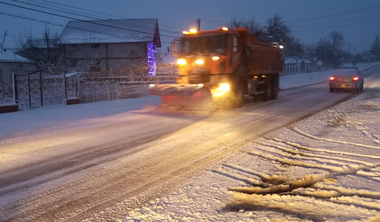 Direcţia Regională de Drumuri şi Poduri Iaşi: Ninsori şi viscol în mai multe judeţe ale Moldovei. Nu sunt blocaje rutiere - FOTO, VIDEO