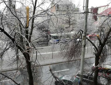Meteorologii au emis avertizări cod galben de polei pentru patru judeţe
