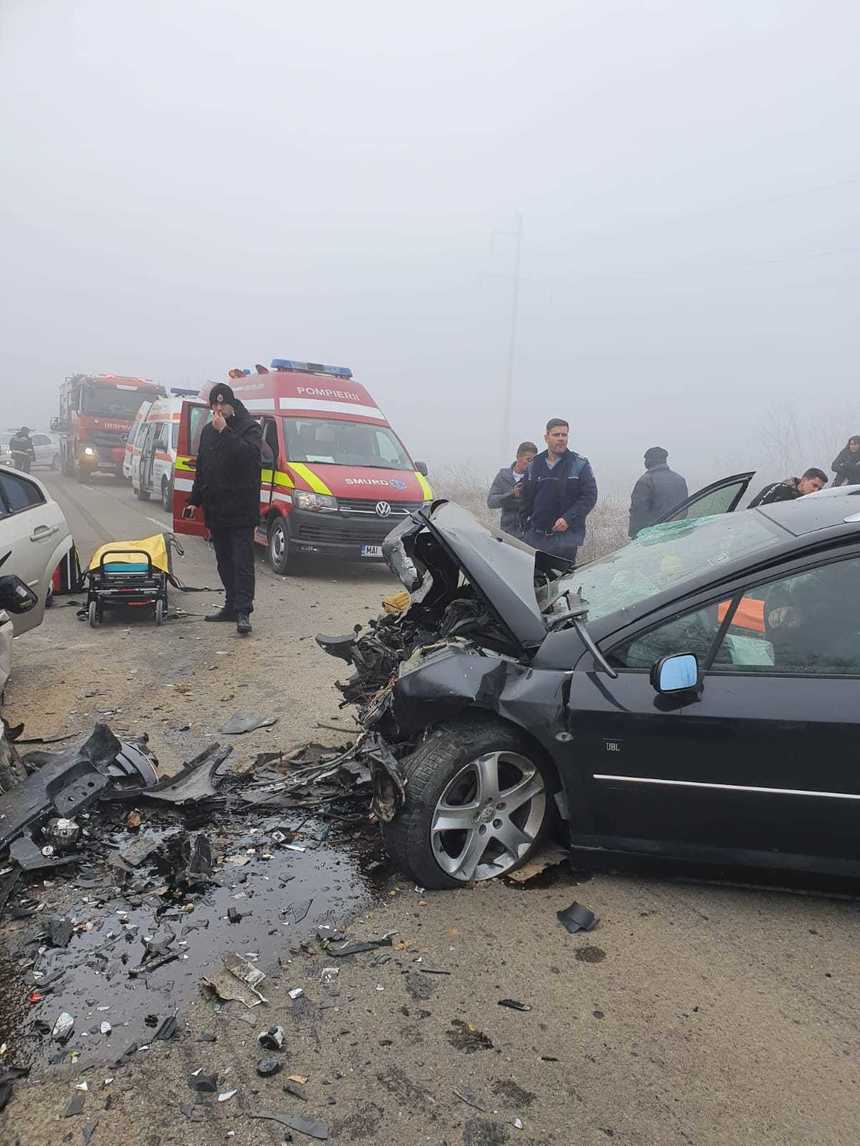 Dolj: Doi morţi şi şapte răniţi, într-un accident în care au fost implicate două autoturisme