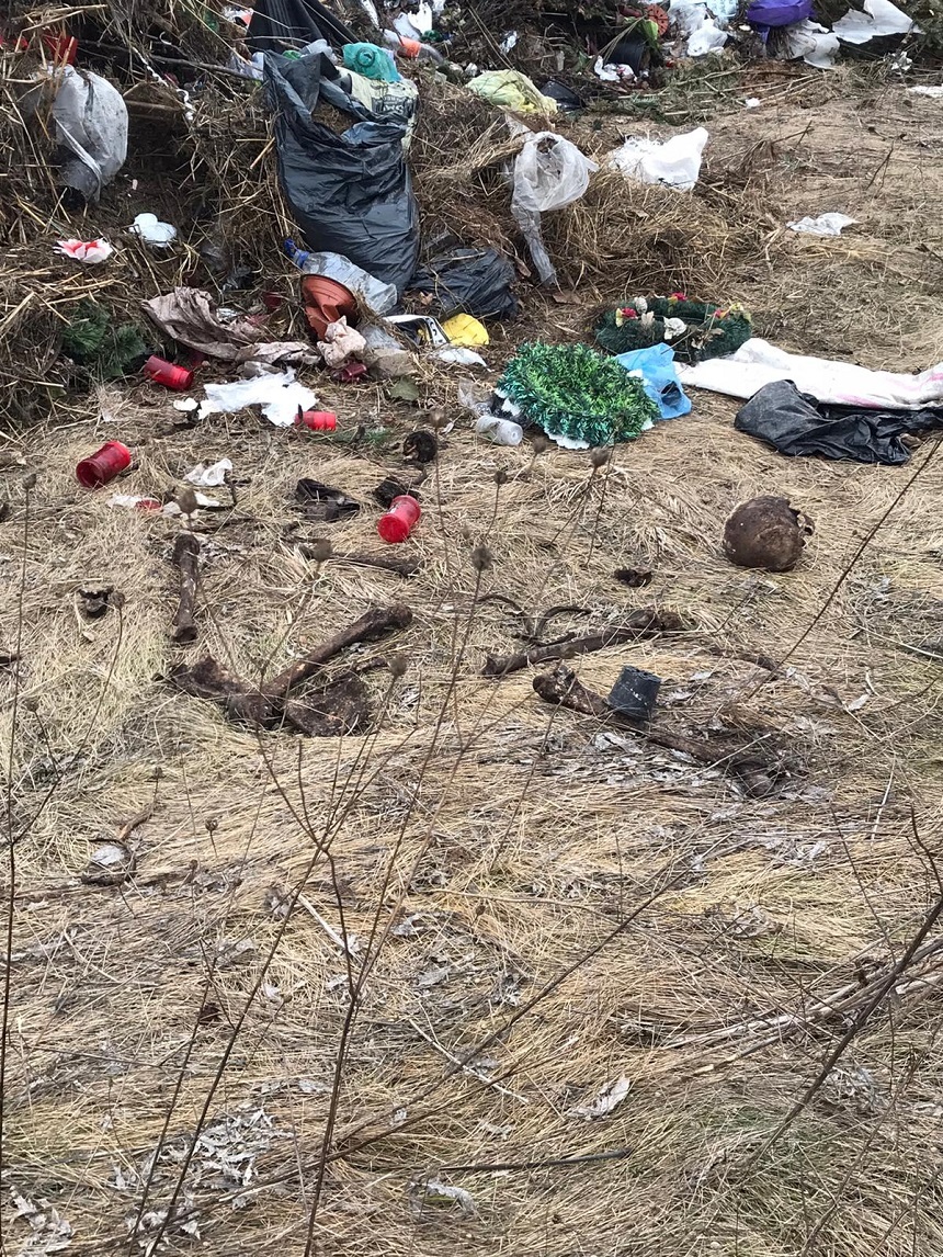 Fragmente de cadavre umane, găsite pe câmp, lângă un cimitir de la marginea oraşului Timişoara
