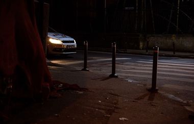 Un tânăr de 20 de ani din Braşov a fost arestat preventiv, după ce a şantajat o fată de 10 ani din Constanţa, obligând-o să-i trimită imagini compromiţătoare cu ea