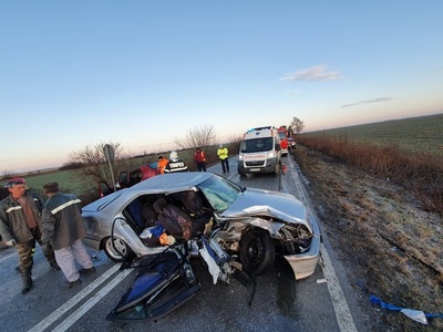 Timiş: Grav accident rutier  - două persoane au murit şi cinci au fost rănite - FOTO