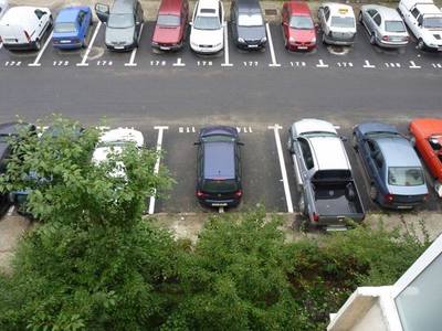 Poliţiştii din Bucureşti au dat 24 de amenzi unor persoane care solicitau taxă pentru locurile de parcare, în Sectorul 5