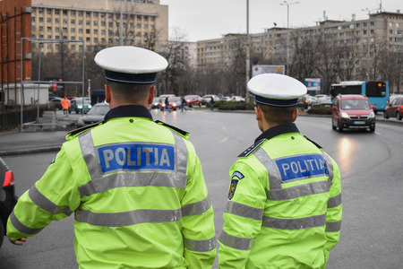 Acţiune a poliţiştilor din Capitală, pentru depistarea şoferilor care nu acordă prioritate pietonilor: În trei ore, au fost reţinute 95 de permise şi s-au dat 144 de amenzi