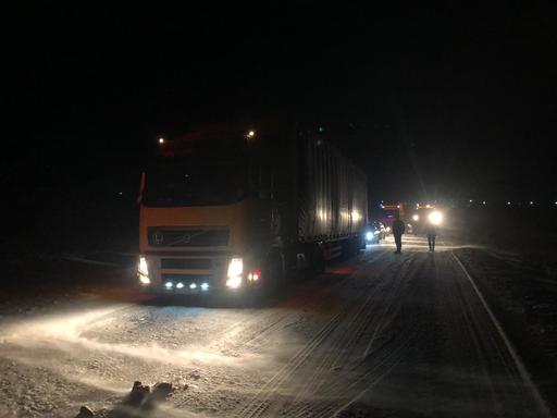 Brăila - Zeci de mii de locuinţe fără curent electric, zeci de persoane blocate în maşini din cauza zăpezii