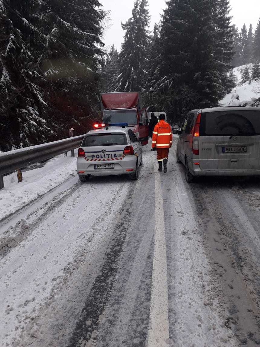Ministerul de Interne: Intervenţii în desfăşurare în 9 judeţe şi în municipiul Bucureşti, pentru înlăturarea fenomenelor meteo periculoase/ În judeţele Brăila şi Ialomiţa se intervine pentru deblocarea persoanelor sau autovehiculelor din  zăpadă
