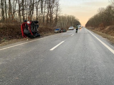 Timiş: Şase accidente rutiere, cu şapte răniţi şi un bărbat decedat, din cauza poleiului