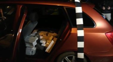 Timiş: Poliţist de frontieră agresat şi autospecială avariată de un şofer care transporta ţigări de contrabandă şi care a încercat să scape de echipajele care îl urmăreau