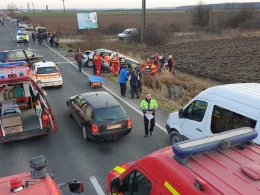 Satu Mare: Opt răniţi, după ce un microbuz şi un autoturism s-au ciocnit pe DN 19; autorităţile au activat Planul Roşu de Intervenţie