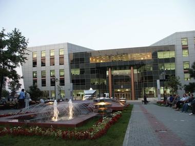 O persoană a anunţat la 112 amplasarea unei bombe la Primăria Sectorului 2, din cauza unor probleme nerezolvate cu instituţia / Pirotehniştii au încheiat verificările şi au constatat că ameninţarea nu se confirmă