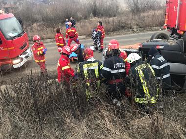 Mehedinţi: Şapte răniţi, după ce două maşini s-au ciocnit frontal pe DN 67