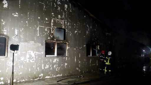 Incendiu la o fabrică de confecţii din Focşani; populaţia, avertizată prin Ro-Alert despre degajările mari de fum - FOTO, VIDEO