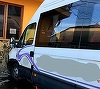Arad: Un microbuz cu 10 persoane a intrat într-o casă, după ce şoferului i s-a făcut rău/ Cinci persoane au fost transportate la spital