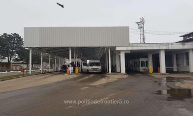 Doi bărbaţi au încercat să evite controlul la intrarea în ţară, la PTF Siret, pentru că nu puteau dovedi că sunt şoferi de rezervă pe camioane
