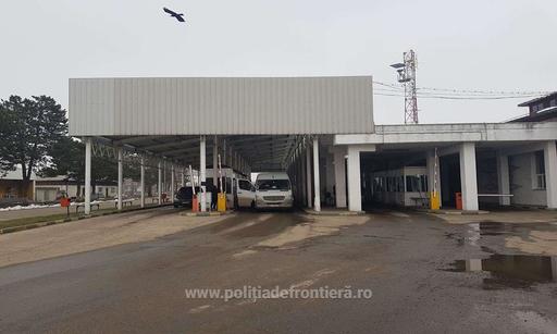 Doi bărbaţi au încercat să evite controlul la intrarea în ţară, la PTF Siret, pentru că nu puteau dovedi că sunt şoferi de rezervă pe camioane