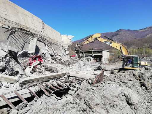 Hunedoara: A fost găsit şi al doilea muncitor prins sub molozul provenit în urma prăbuşirii unui turn de extracţie de la Exploatarea Minieră Uricani; ambii sunt morţi