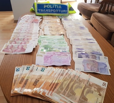 Constanţa: Patru persoane au fost reţinute pentru contrabandă cu ţigări - FOTO
