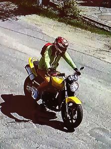 Poliţiştii din Bistriţa-Năsăud caută un motociclist, bănuit că a accidentat grav un copil de 5 ani şi a fugit/ Copilul este în stare gravă, intubat - FOTO