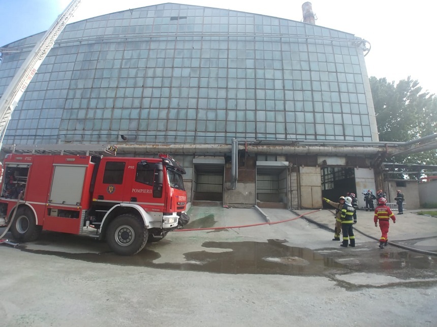 Incendiu la un cuptor pentru prelucrarea sticlei în zona Theodor Pallady din Capitală - FOTO