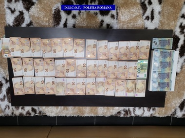 Tulcea: Patru persoane arestate preventiv după ce ar fi racolat şi exploatat prin prostituţie, în străinătate, mai multe tinere