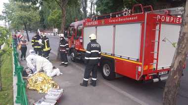 Un bărbat din Bucureşti s-a aruncat în Dâmboviţa/ Bărbatul a fost resuscitat, fiind transportat la spital