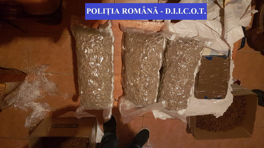 Percheziţii în Vâlcea, Ilfov, Bucureşti şi Giurgiu, la membrii unei grupări de trafic de droguri