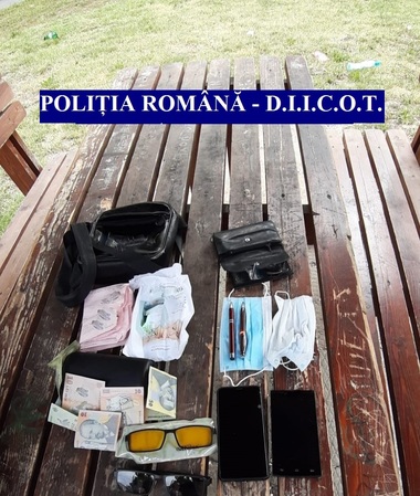 Timiş: Droguri trimise din Spania, ascunse în colete, găsite de poliţişti şi procurorii DIICOT/ Liderul grupării a fost reţinut - VIDEO
