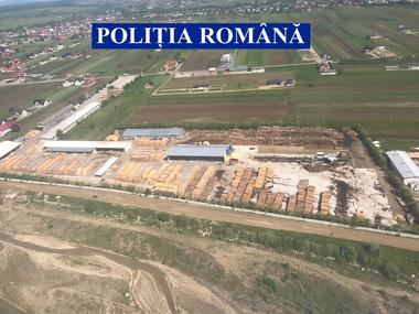 Lemn în valoare de aproape 950.000 de lei, confiscat în urma unei acţiuni în judeţul Suceava/ Au fost verificaţi 15 agenţi economici şi s-au dat 34 de amenzi