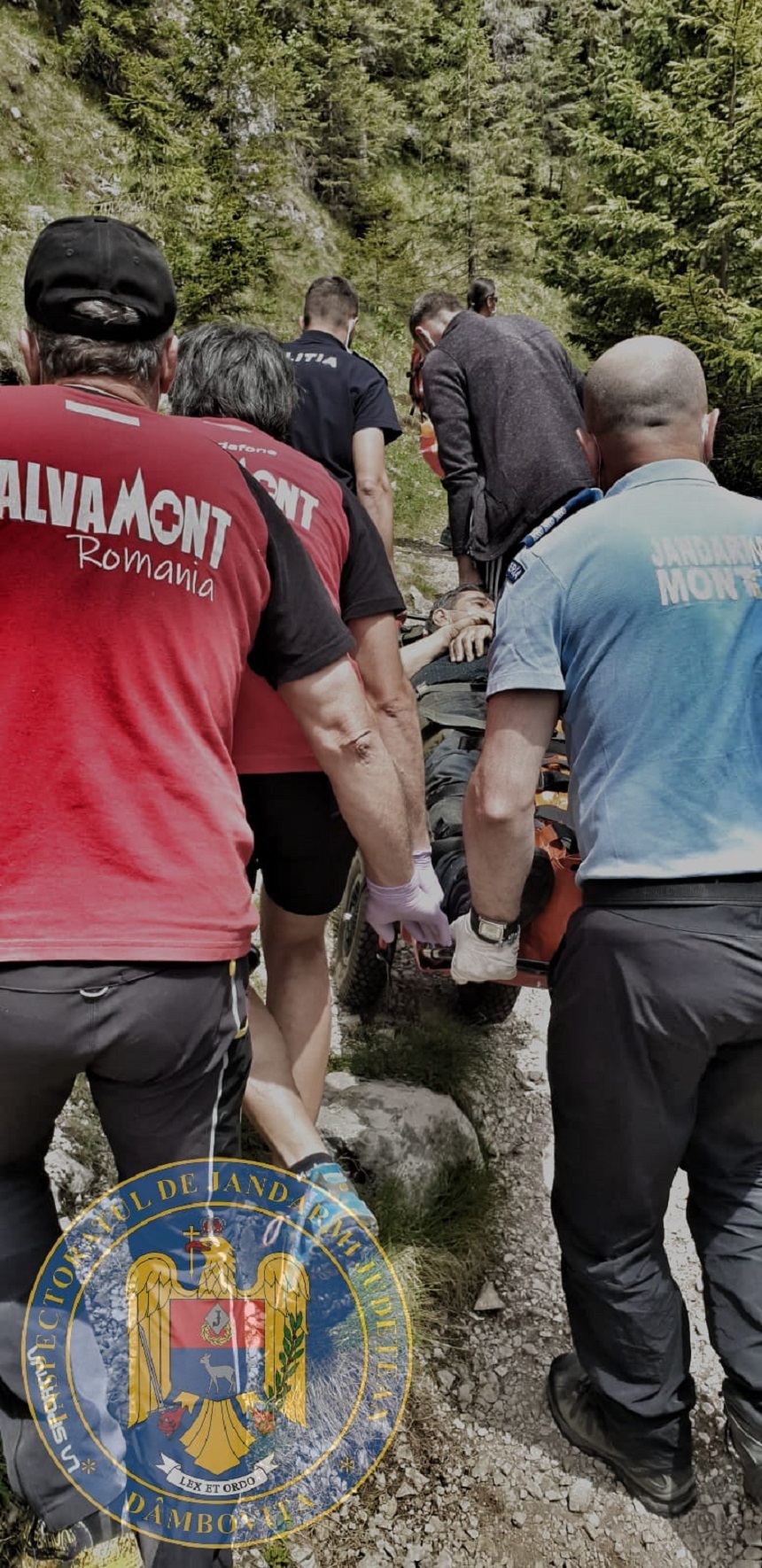 Un turist accidentat în Munţii Bucegi a fost transportat cu targa 700 de metri pentru a fi preluat de un echipaj SMURD

