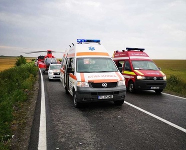 O femeie a murit şi două persoane au fost rănite, după ce două maşini s-au ciocnit la graniţa judeţelor Constanţa şi Tulcea