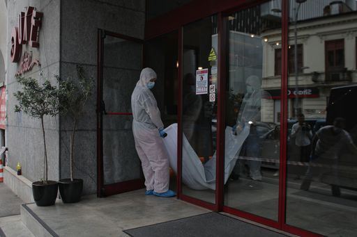 UPDATE - Un bărbat a murit după ce a căzut de la etajul unui hotel din Bucureşti. Bărbatul este un iranian acuzat de luare de mită de către regimul de la Teheran; el ar fi încarcerat şi torturat jurnalişti. Primele concluzii din anchetă - FOTO