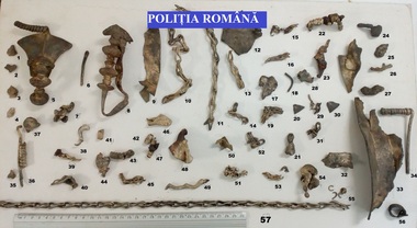 Alba: Peste 150 de obiecte de patrimoniu, dacice şi romane, care ar fi fost furate din situri arheologice, recuperate de poliţişti
