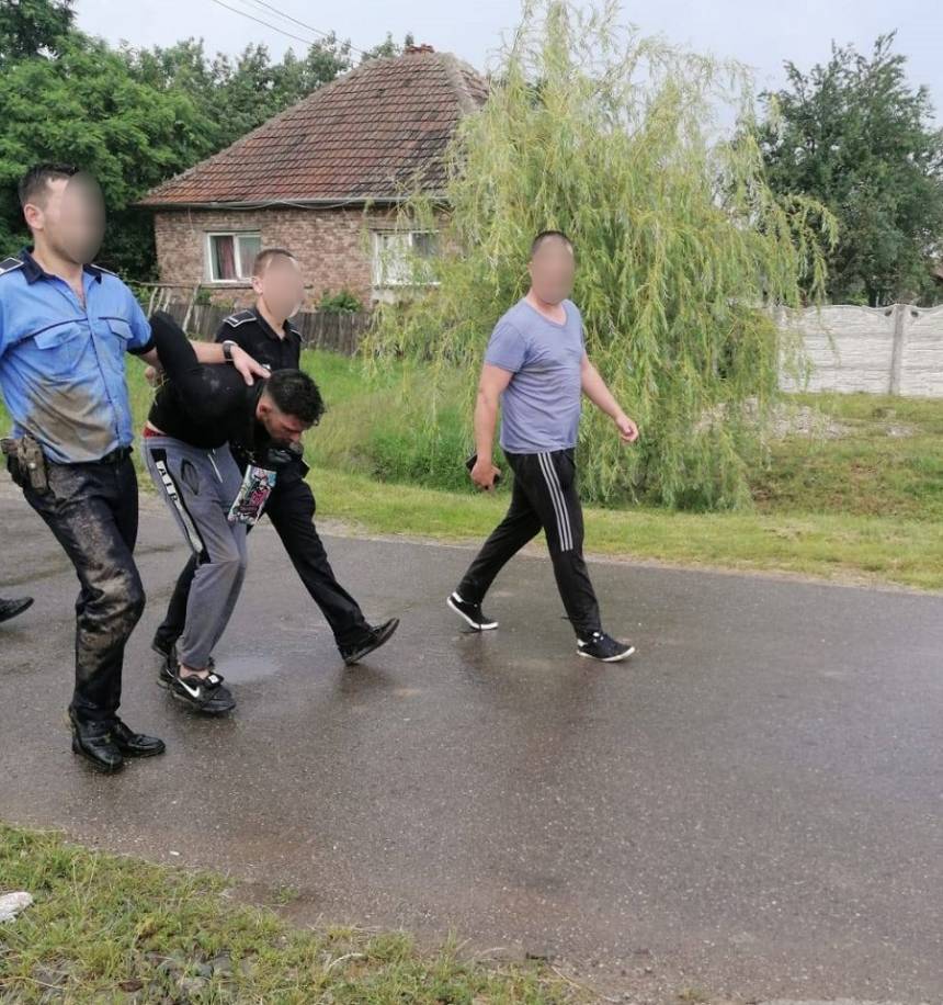 UPDATE - Deţinutul evadat de la un punct de lucru al Penitenciarului Satu Mare a fost prins de poliţişti