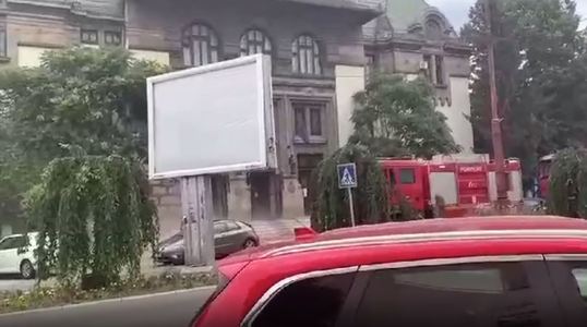 Incendiu la Tribunalul Buzău, provocat cel mai probabil de un cablu electric