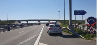 UPDATE - Cluj: Accident grav pe A 3, la ieşirea către Turda - o persoană a murit şi una a fost rănită; a fost solicitat şi elicopterul SMURD/ Accidentul, provocat de şoferul care a murit