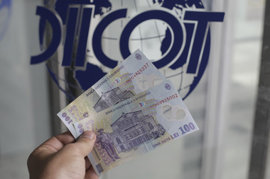 DIICOT: 15 persoane, între care trei poliţişti, trimise în judecată într-un dosar de trafic de droguri, act sexual cu un minor şi trafic de influenţă/ Infracţiunile au fost comise într-un club clandestin din Bacău/ 30 de inculpaţi până în prezent