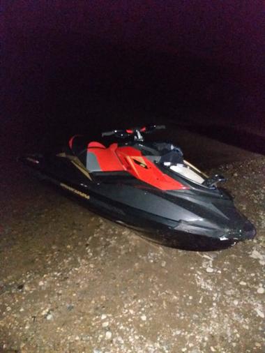 UPDATE - Un bărbat a murit după ce s-a dat cu un skijet pe un canal din municipiul Giurgiu/ O femeie care era cu el a fost salvată de pompieri/ Poliţiştii fac cercetări pentru vătămare şi ucidere din culpă